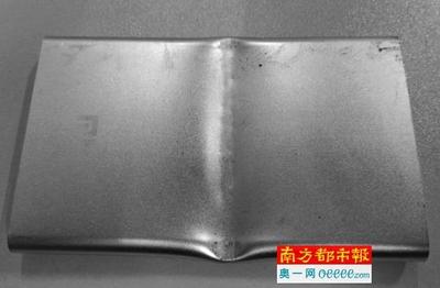 火車站買的充電寶一點就著 &ldquo;小米&rdquo;經重擊嚴重變形